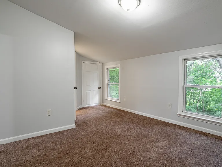 17 W Buckingham Ave — Photo 13