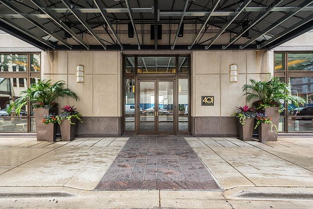 1st image of 401 E Ontario St APT 504