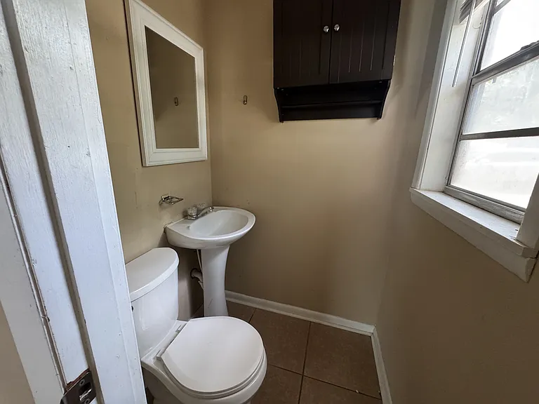 210 Davenport St — Photo 9