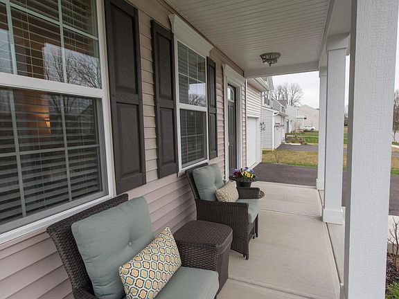 3rd image of Evelyn Ln