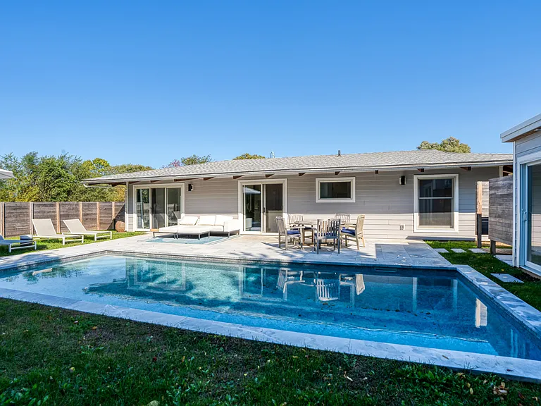 56 Pinetree Dr — Photo 18