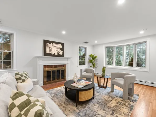 67 Hillsboro St, Quincy, MA 02169