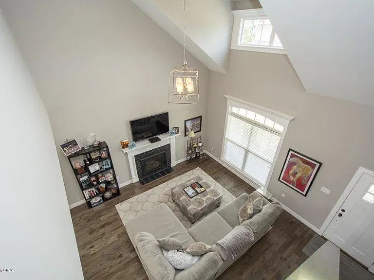 1704 Coral Ct — Photo 7