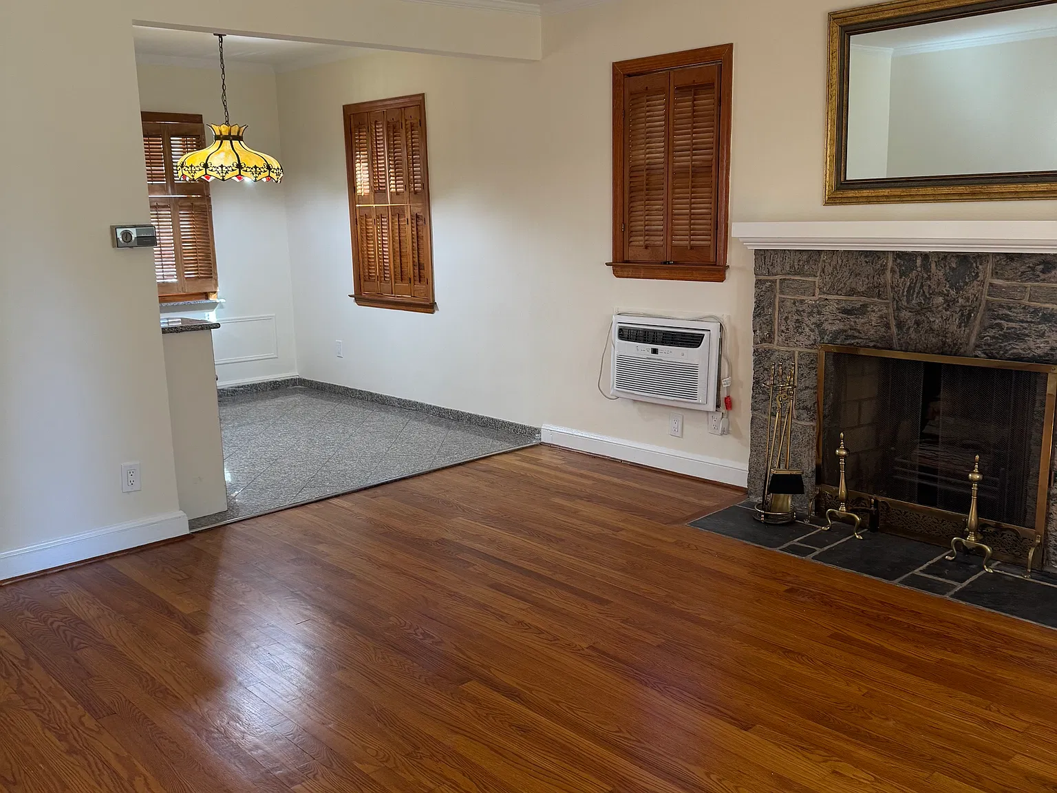 3 bed, 1250 sqft, $4,975 — Photo 4