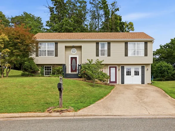 209 Greenwood Rd, Staunton, VA 24401