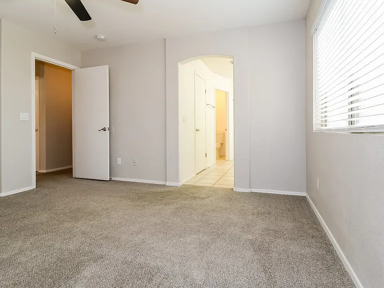3802 N 104th Ave — Photo 11