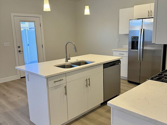 4th image of 4101 S Baywood Dr #1