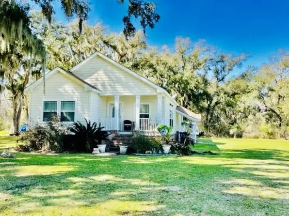 230 Wallace Ln, Belle Chasse, LA 70037