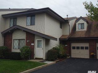 182 Cambridge Dr E, Copiague, NY 11726