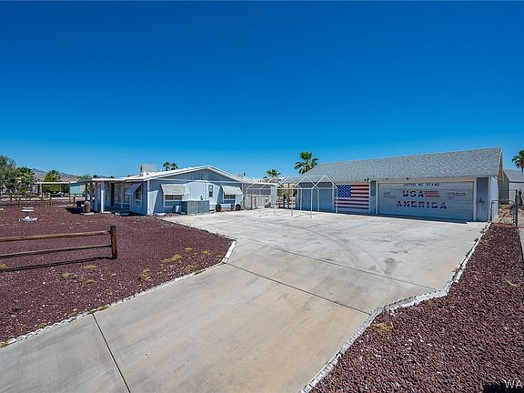 3rd image of 1596 Lynn Drive