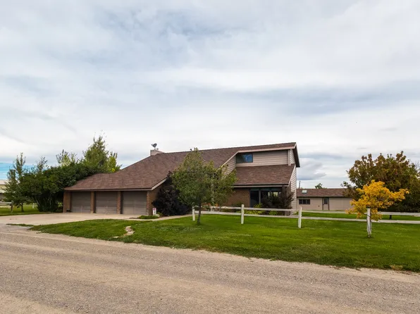 313 Ponoka Ave, Valier, MT 59486