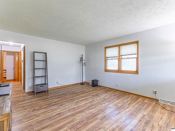 4th image of 4216 H St