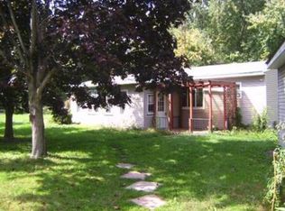 584 Norvell Beach Dr, Brooklyn, MI 49230