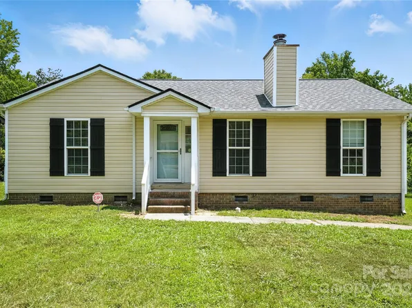 8106 Strawberry Point Dr, Charlotte, NC 28215