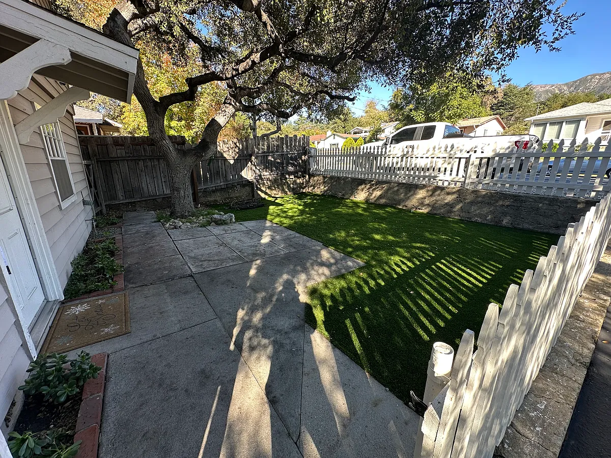 Building Photo - 3426 Montrose Ave #A