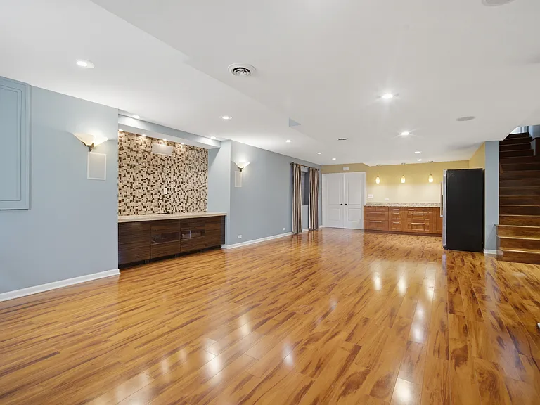 5280 Burnham St — Photo 34