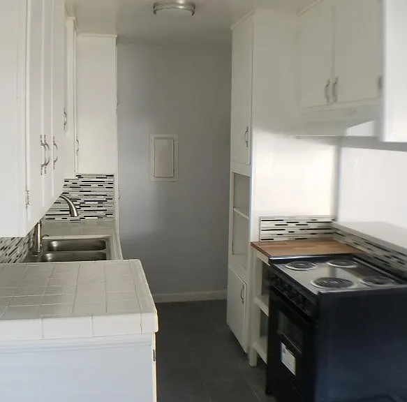 6830 Woodley Ave #5 — Photo 5
