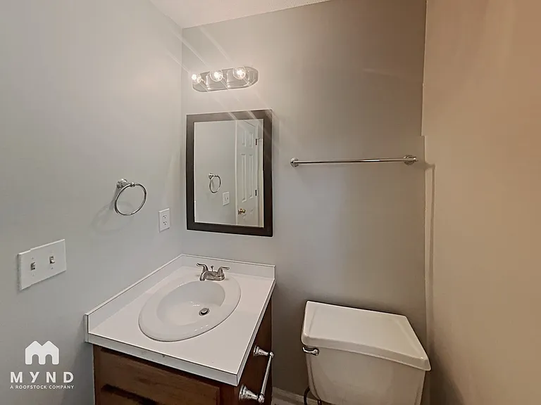 2200 Long And Winding Rd — Photo 17