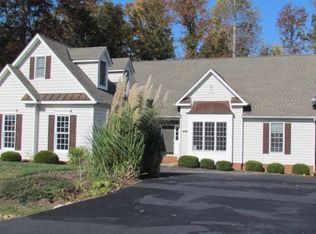 29 Crossroad Dr, Irvington, VA 22480