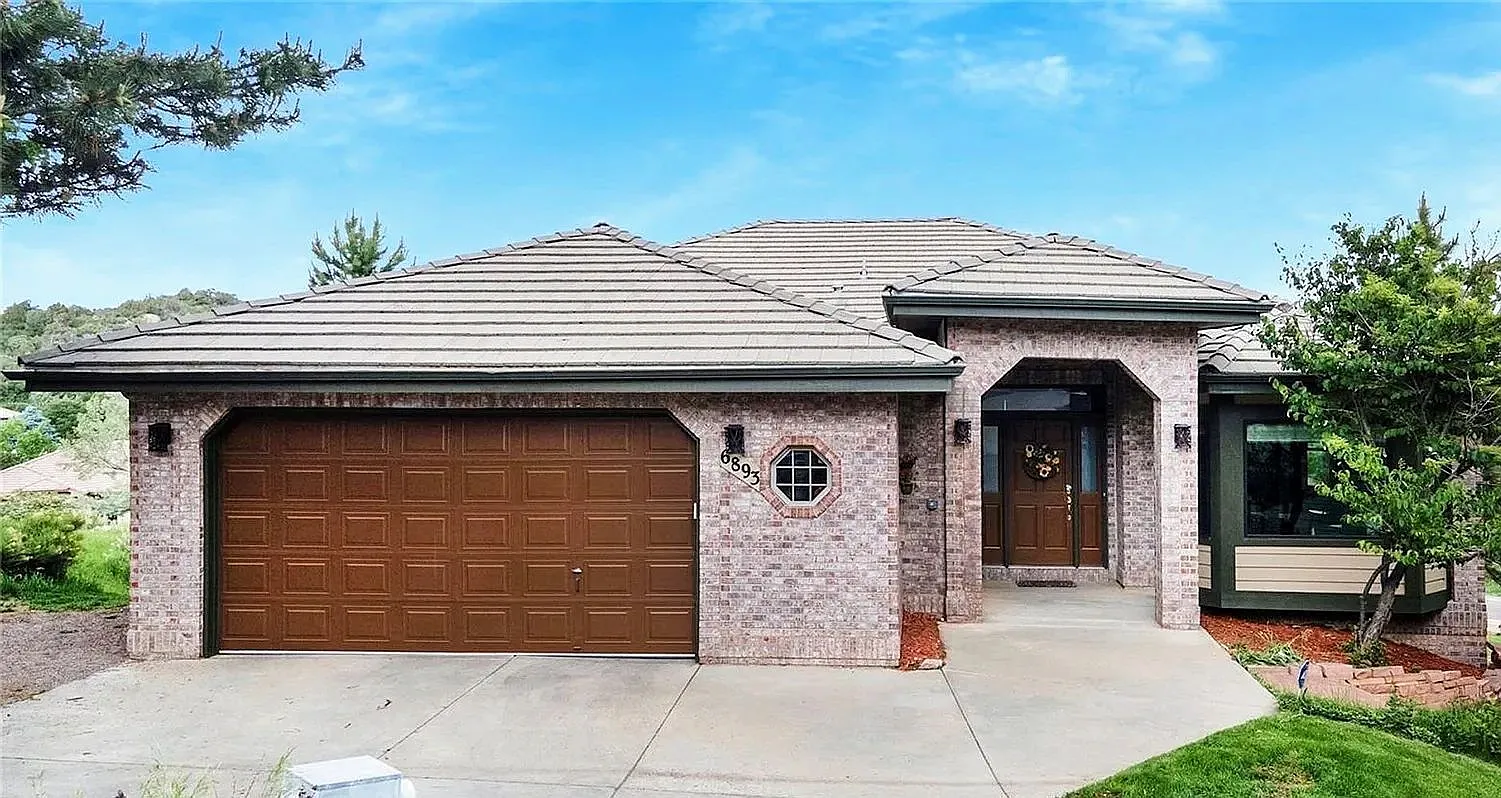 5 bed, 4.5 bath, 4698 sqft, $5,185 — Photo 1