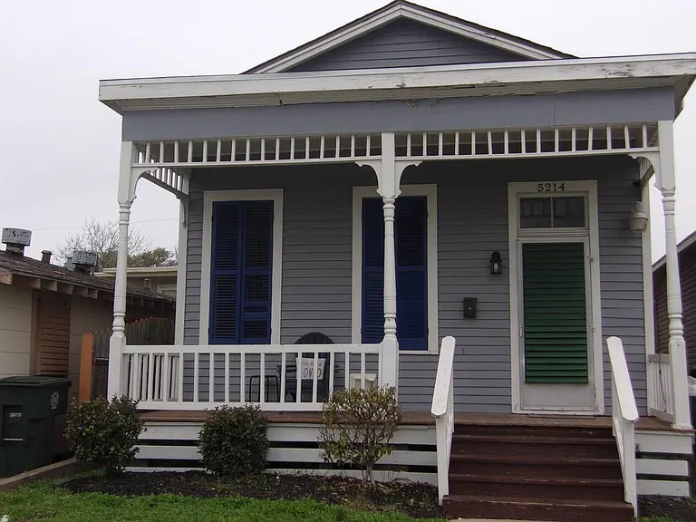 5214 Avenue R — Photo 1