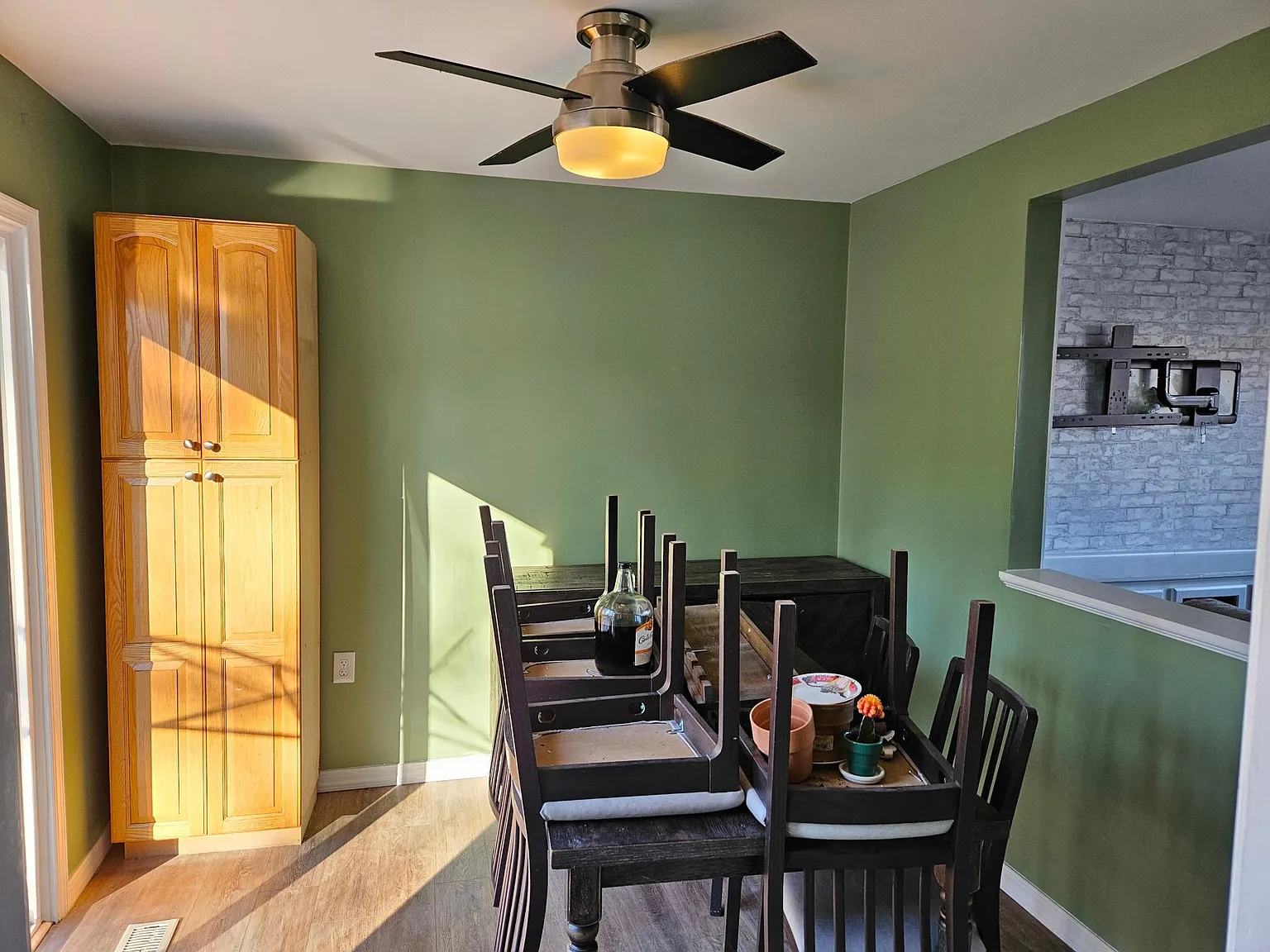 4 bed, 1200 sqft, $2,550 — Photo 2