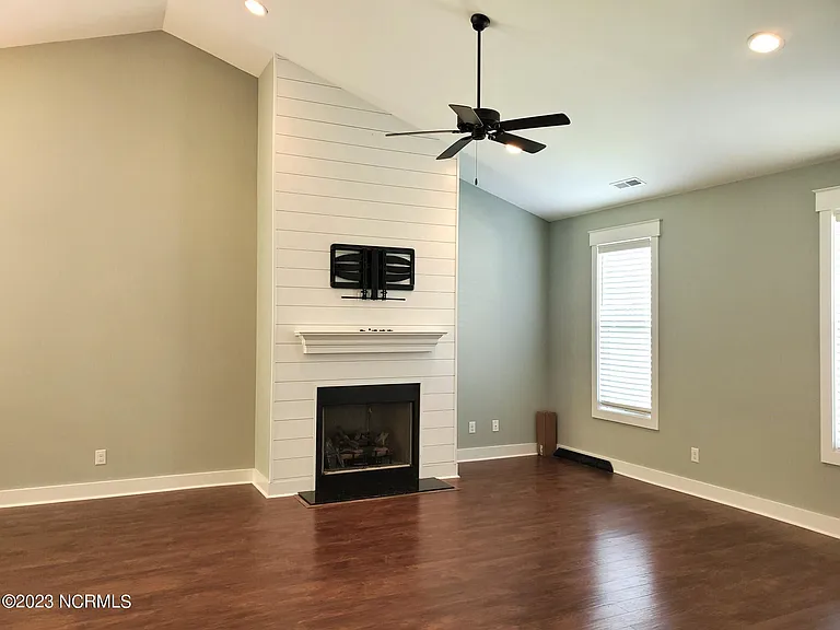 112 Meadowbrook Ct — Photo 7