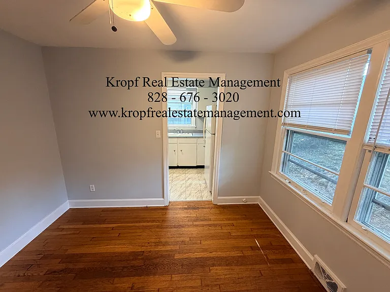 16 Larchmont Rd — Photo 7