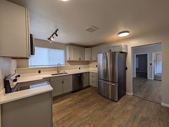 3rd image of 2311 W Gardner Ave #1