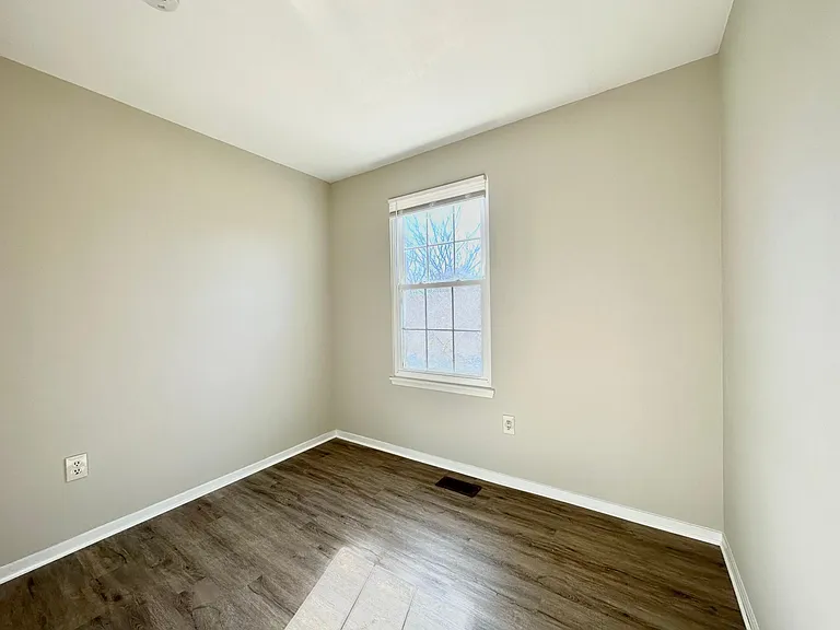 402 Carousel Ct — Photo 24