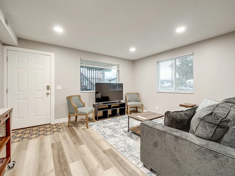 508 Southway Dr — Photo 3