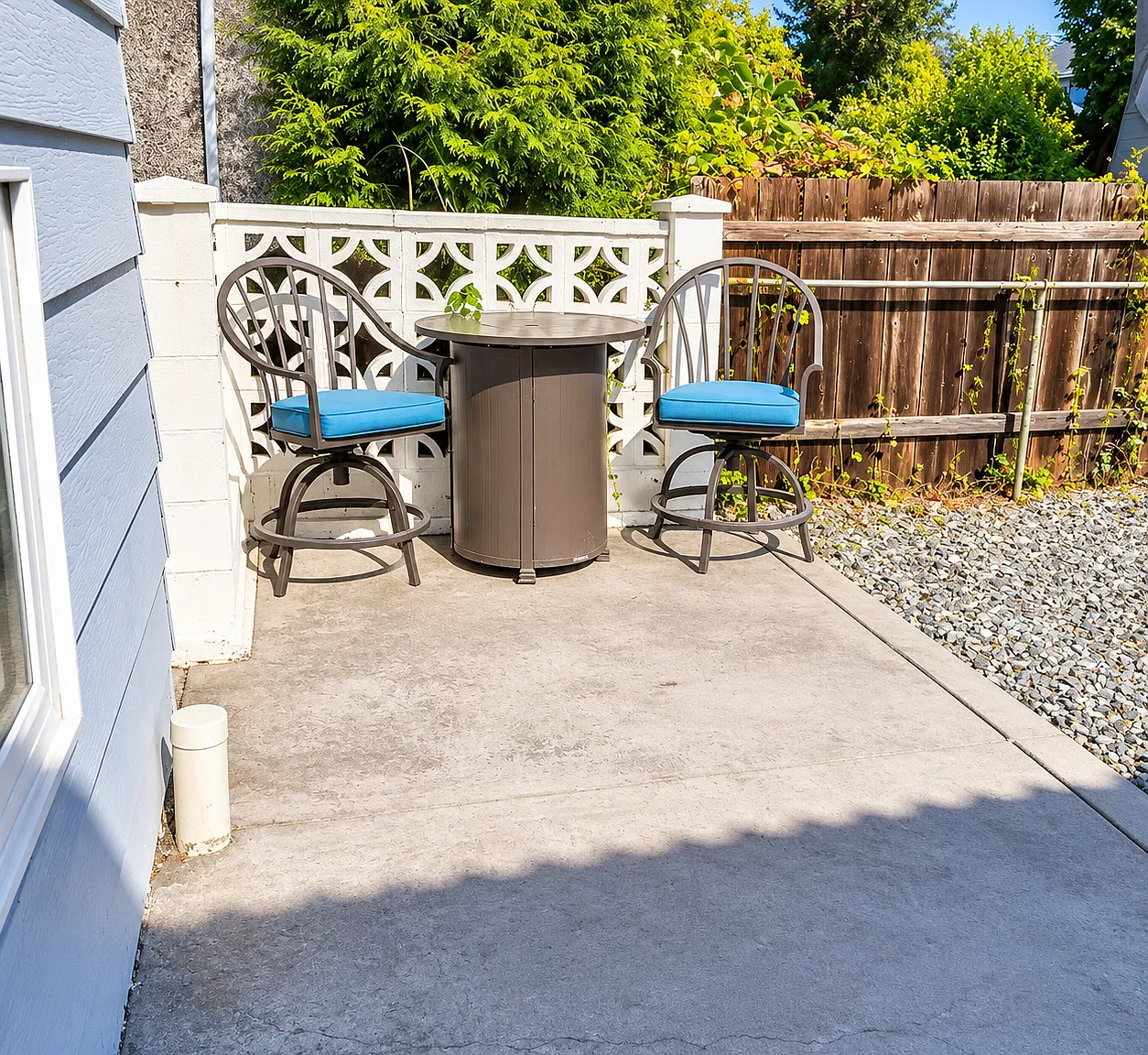 2 bed, 1000 sqft, $2,200 — Photo 2