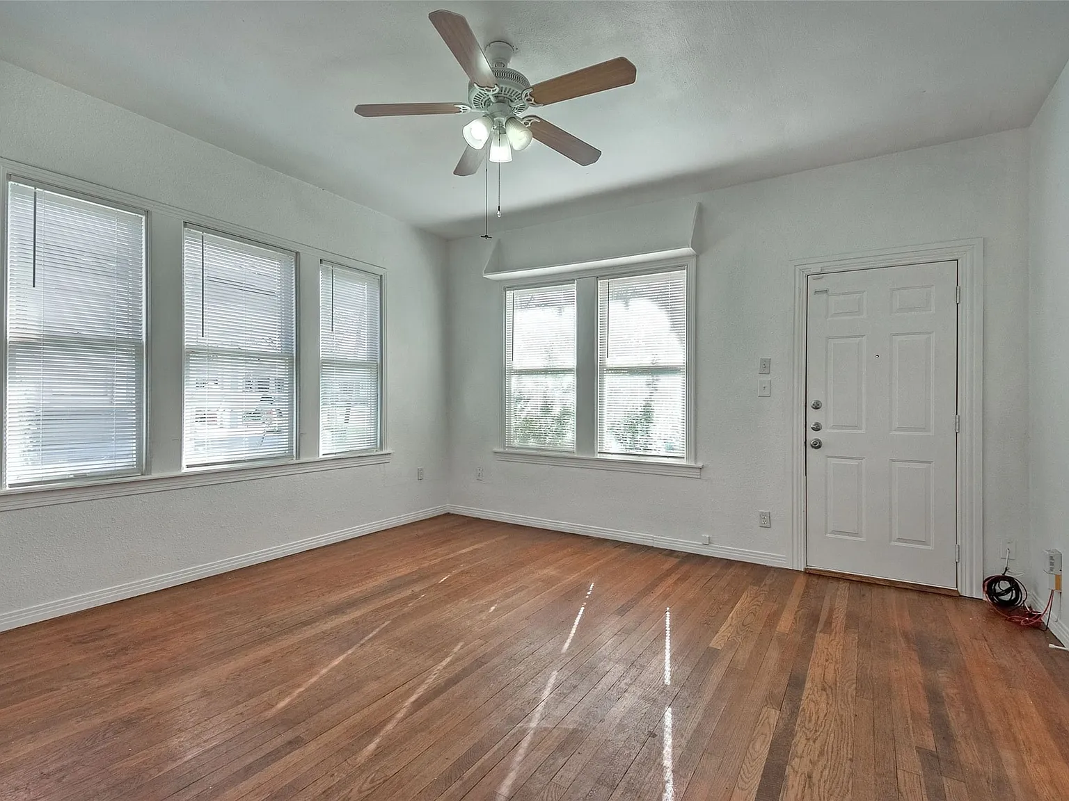 1 bed, 1.0 bath, 692 sqft, $1,350 — Photo 3