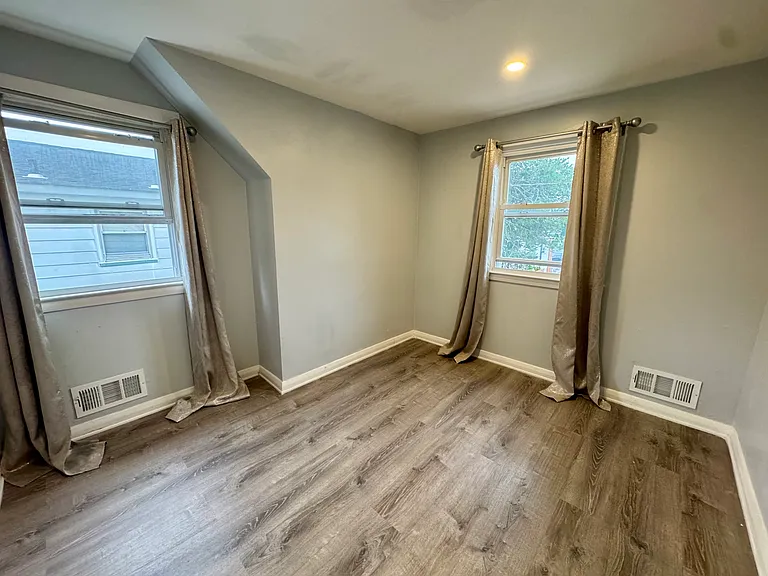 347 E 29th St #2 — Photo 18