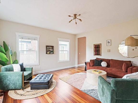 3rd image of 4946 NE 35th Pl