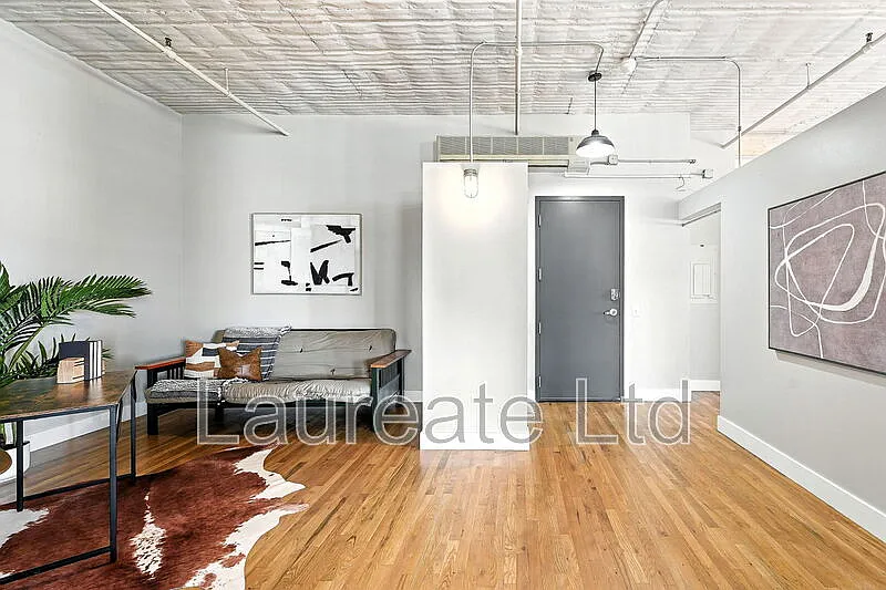 1 bed, 1.0 bath, 981 sqft, $2,495 — Photo 3