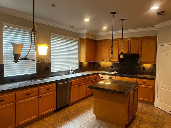 4th image of 632 Dunwood Ct