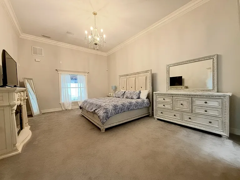 21033 Violet Rd — Photo 32