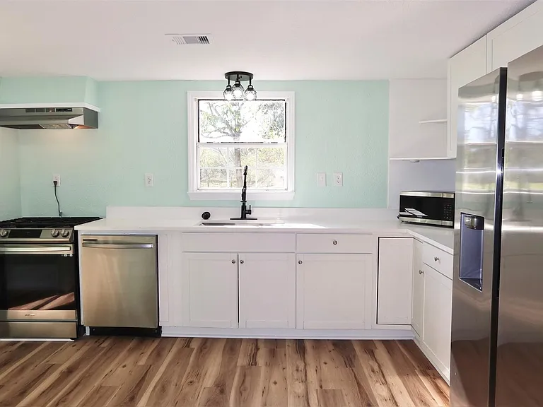 5122 Avenue L — Photo 4