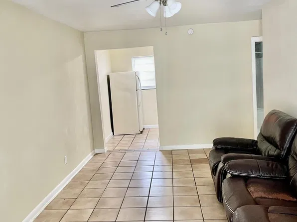 22 NW 8th Ave APT 2, Dania, FL 33004