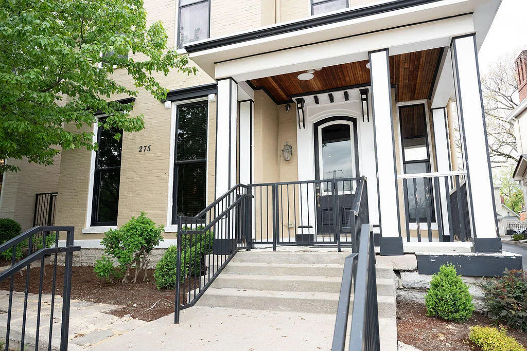2 bed, 2.5 bath, 2552 sqft, $3,950 — Photo 1