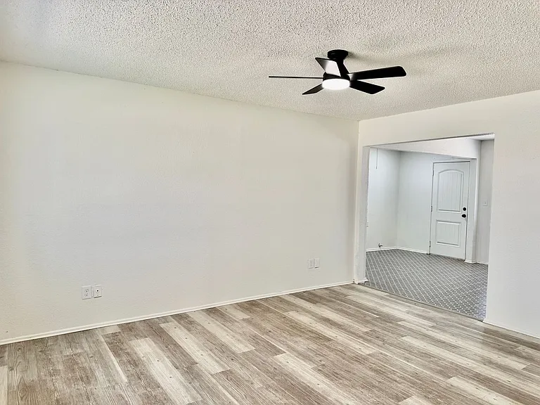 4615 Grinnell St #106 — Photo 4