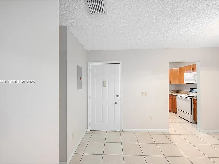 2683 Lakehaven Rd #2683 — Photo 3
