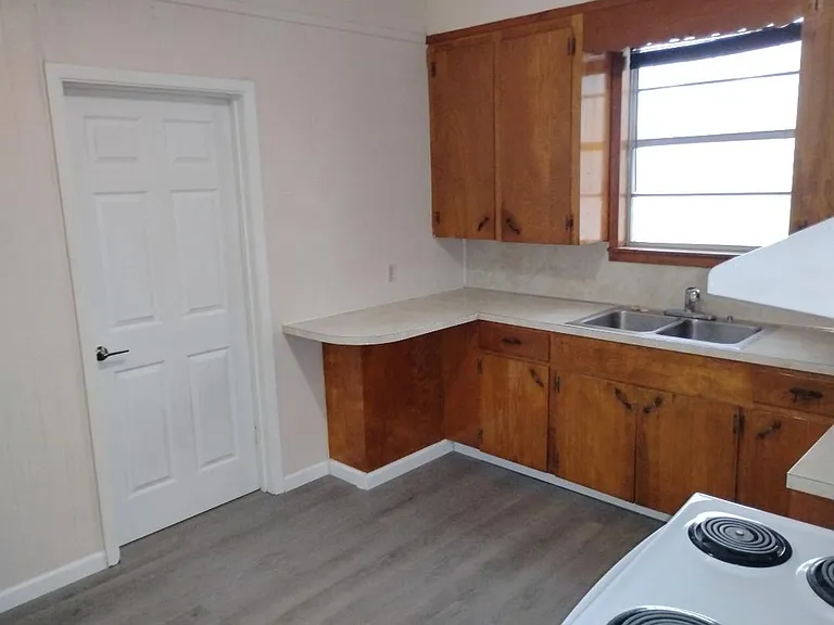 207 N Elizabeth Ave — Photo 3