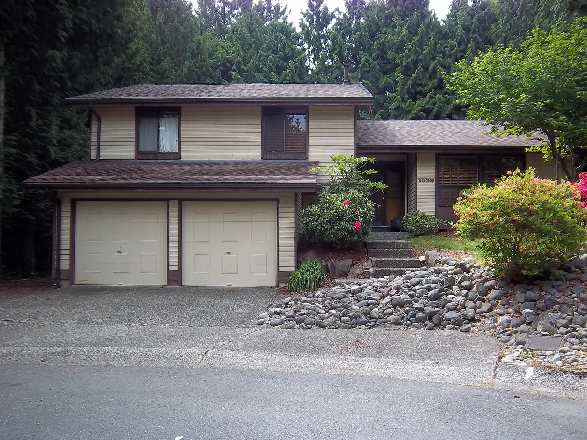 Building Photo - 1029 103rd Ave SE
