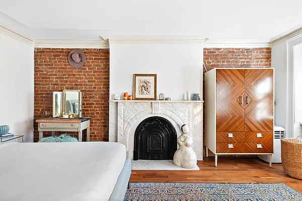 Sold by Compass | media 22