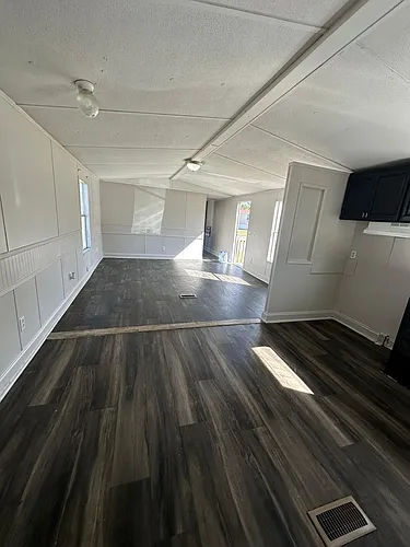 472 Sarah St Photo 1