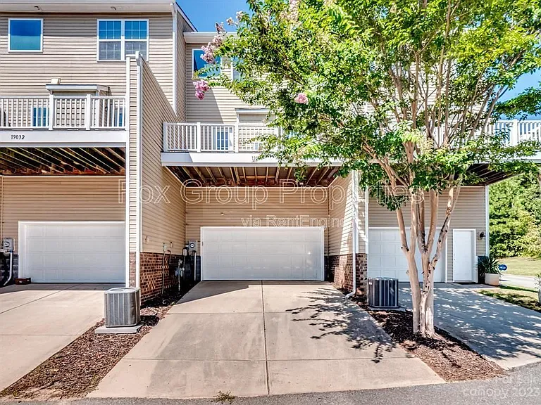 19036 Lake Breeze Dr — Photo 32