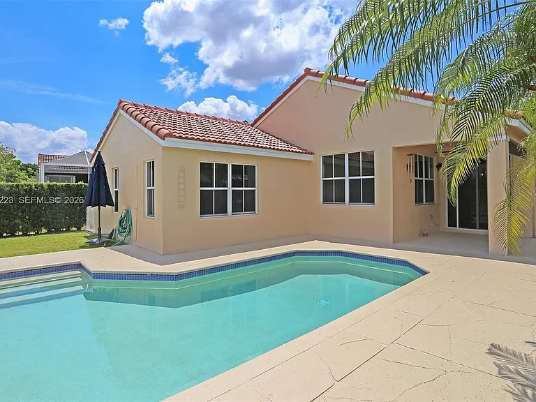 873 Sand Creek Cir — Photo 3