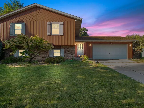 1702 W 100th Ave, Crown Point, IN 46307